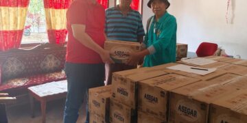 Tonny Tumbelaka Salurkan Ratusan Dus Air Bersih bagi Korban Banjir di Bolmong